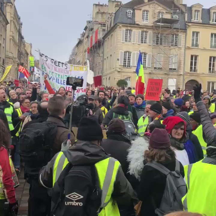 Massive gathering of Gilet Jaunes protestors already on foot in Caen for ActeXI   