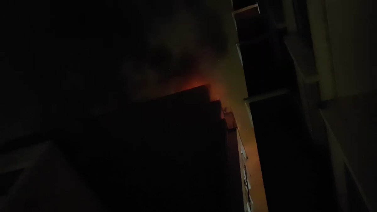 À 6h le feu continue de brûler rue Erlanger. Paris incendie @LCI   
