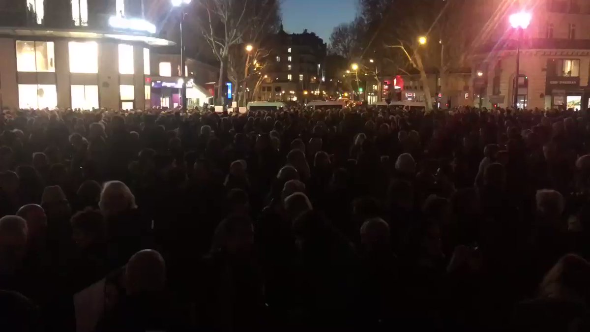 Rassemblement Place de la République à Paris contre l'antisémitisme à l'appel des partis politiques quelques jours après les portraits de Simone Veil défigurés, l'agression verbale contre Alain Finkielkraut et au lendemain du cimetière juif profané de Quatzenheim en Alsace.   