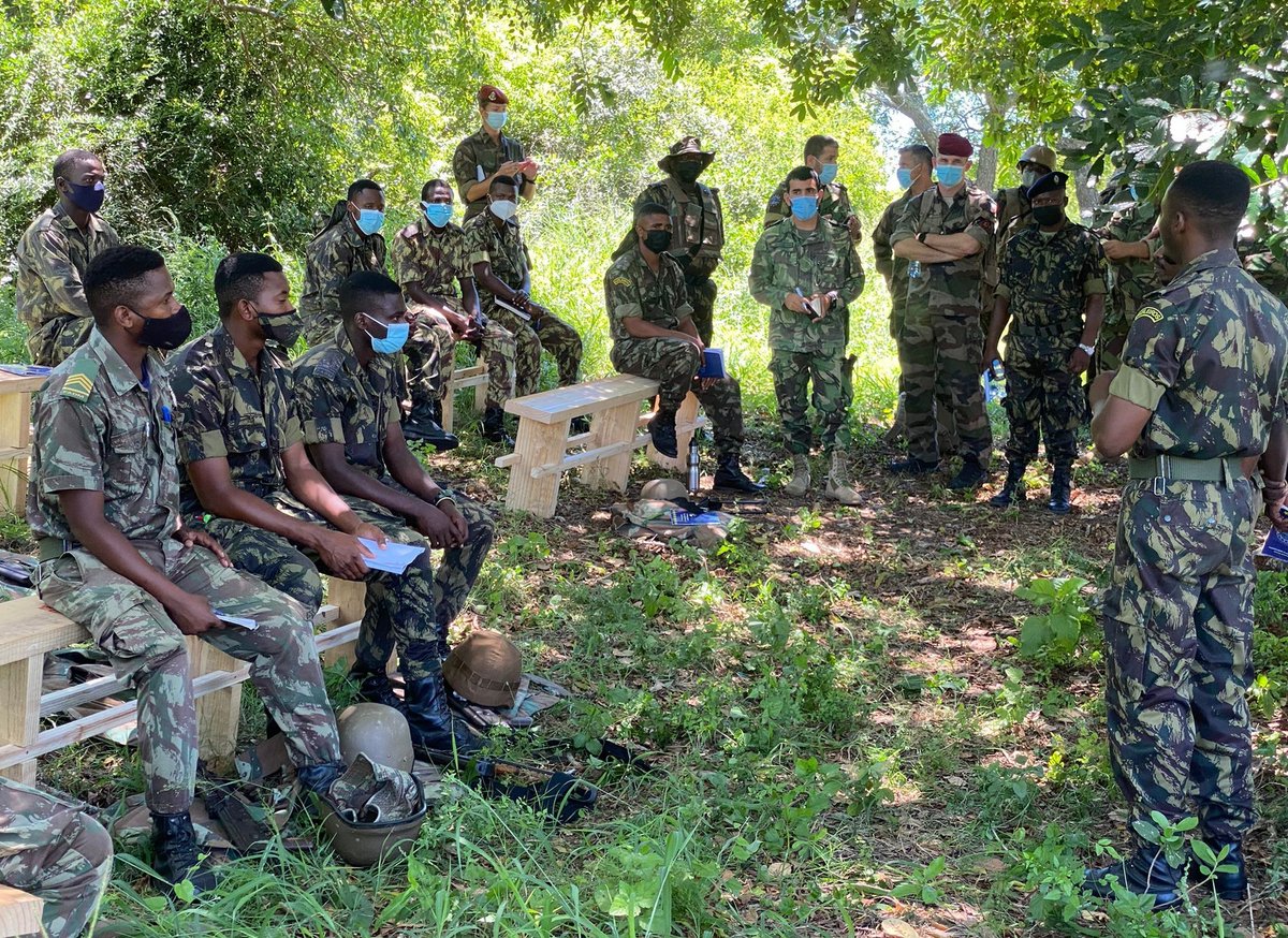 The soldiers of the @2eRpima carry out a reconnaissance mission in Mozambique in order to participate in European cooperation with the Mozambican armed forces. Objective: to strengthen the protection of the population and the maintenance of security