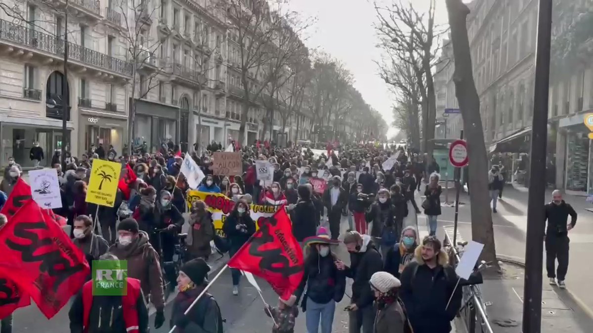 New day of mobilization of teachers and students in Paris against the management of the COVID19 health crisis in education, at the call of several unions (@cgt_educ, @force_ouvriere, @FsuNationale, @FCPE_Paris, @FIDLnational, @VOIX_LYCEENNE).