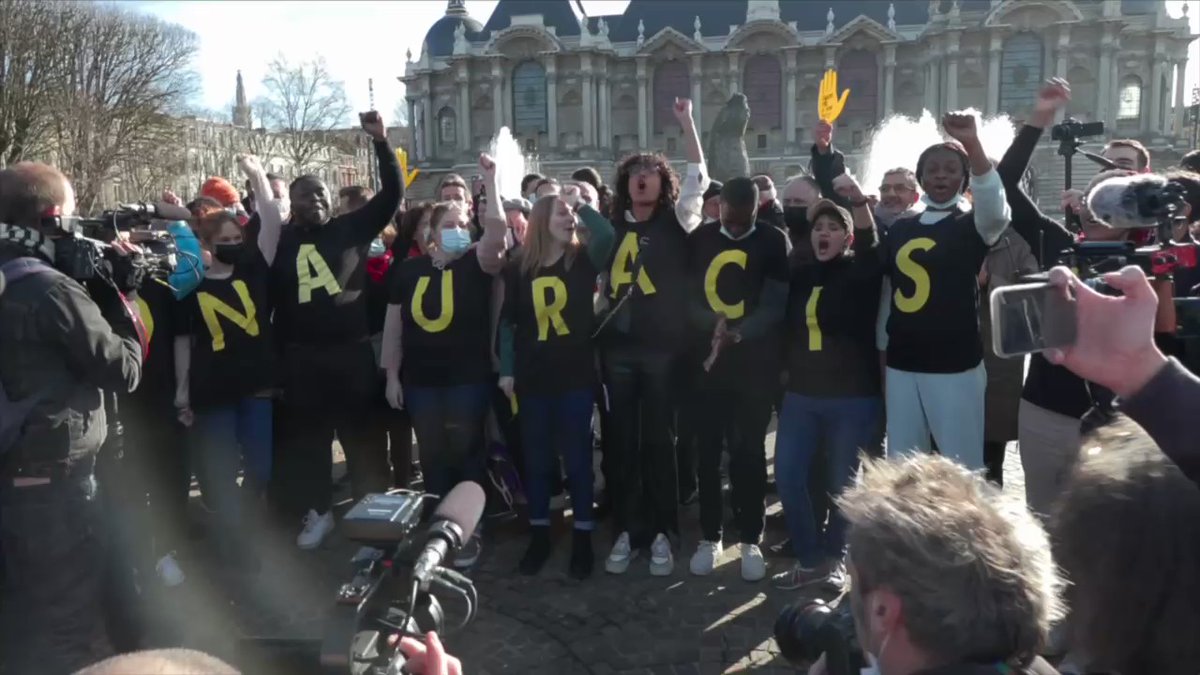 Lille: Demonstration against Zemmour at the call of @ManonAubryFr and @SOS_Racisme a few hours before the candidate's meeting