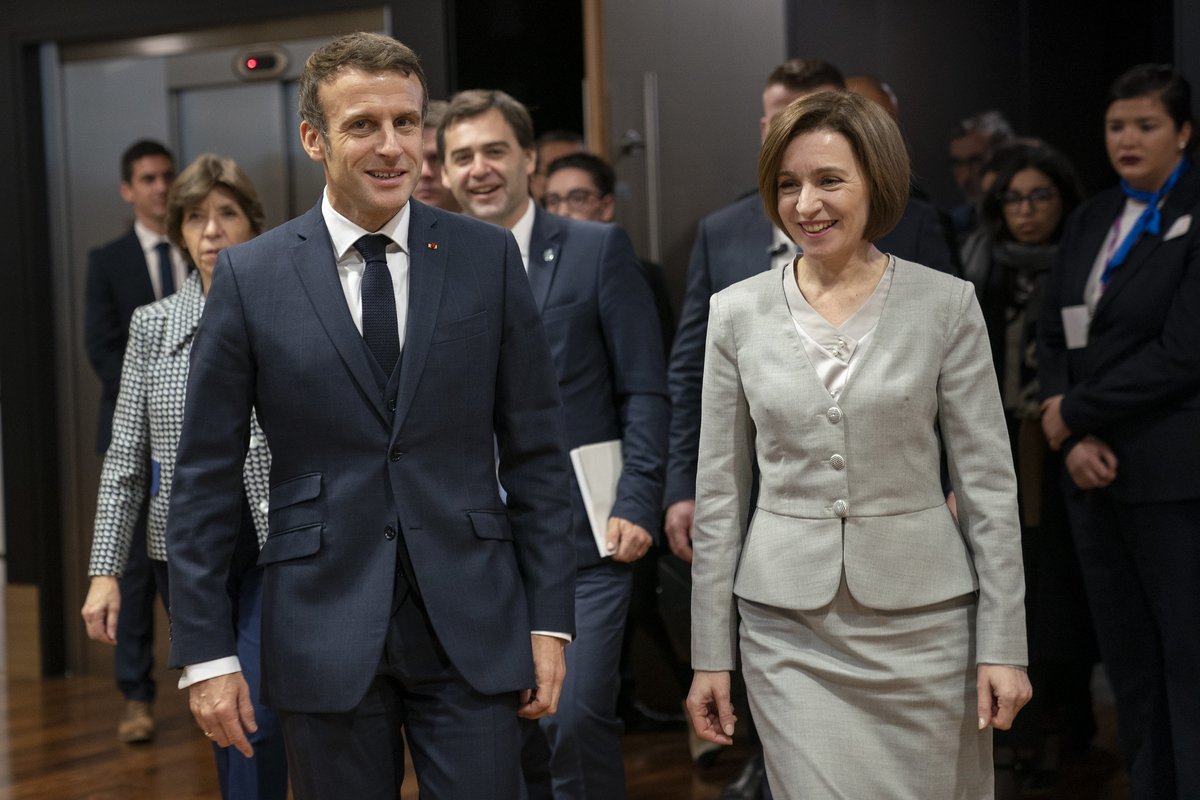 Macron: Dear Maia, the courageous and ambitious efforts you are making in Moldova are for your country, but also for Europe. You can count on the support of France