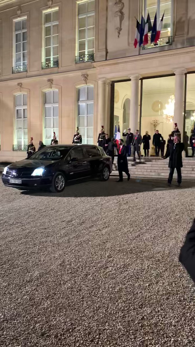Macron and Scholz departing the Élysée palace together in one car.  Last item on today's agenda is a privat dinner in Macron's favorite brasserie