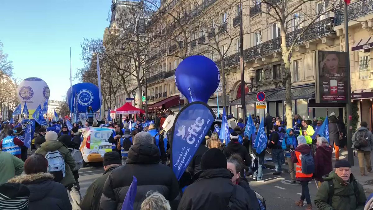 In Paris, the trade unions are distributed at regular intervals near the Opera: here the cftc on the Boulevard des Italiens. Departure scheduled for 2 p.m. pension reform February 7th demonstration