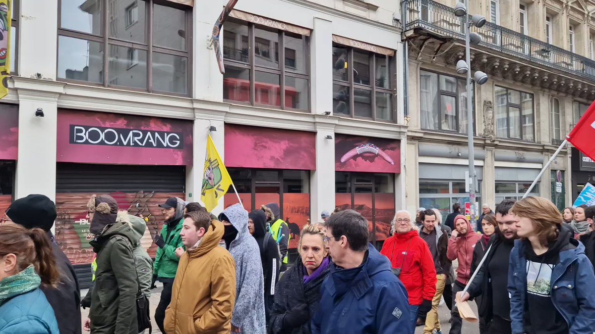 The procession goes up the rue de la République in Rouen