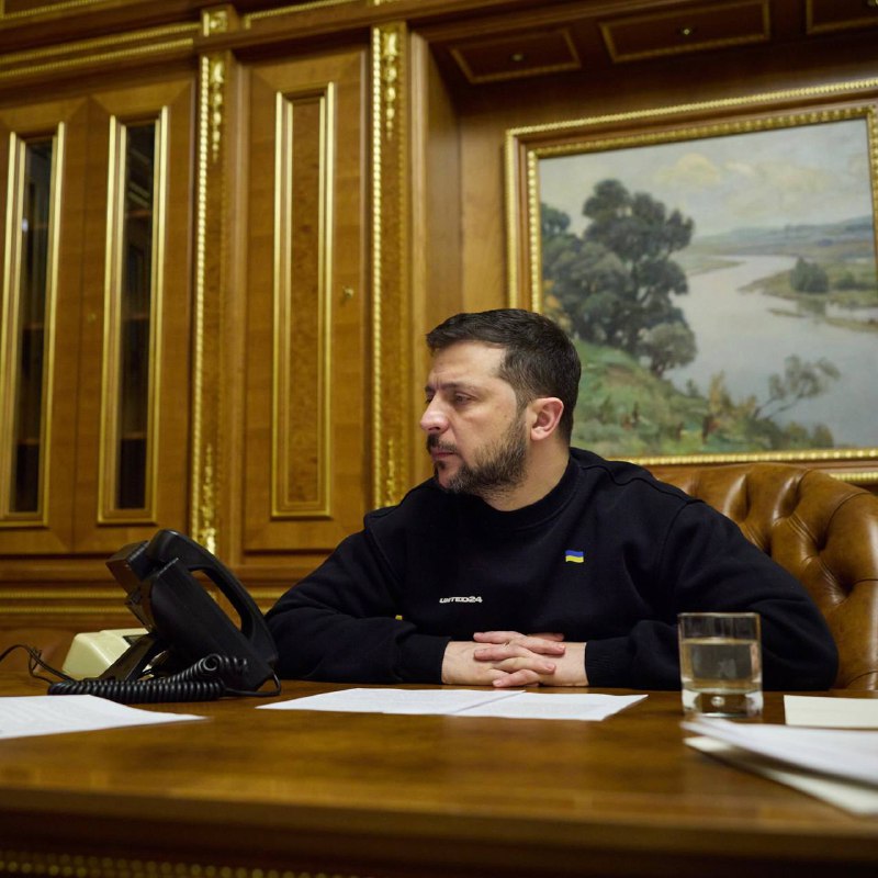 Präsident Selenskyj hatte ein Telefongespräch mit Präsident Macron