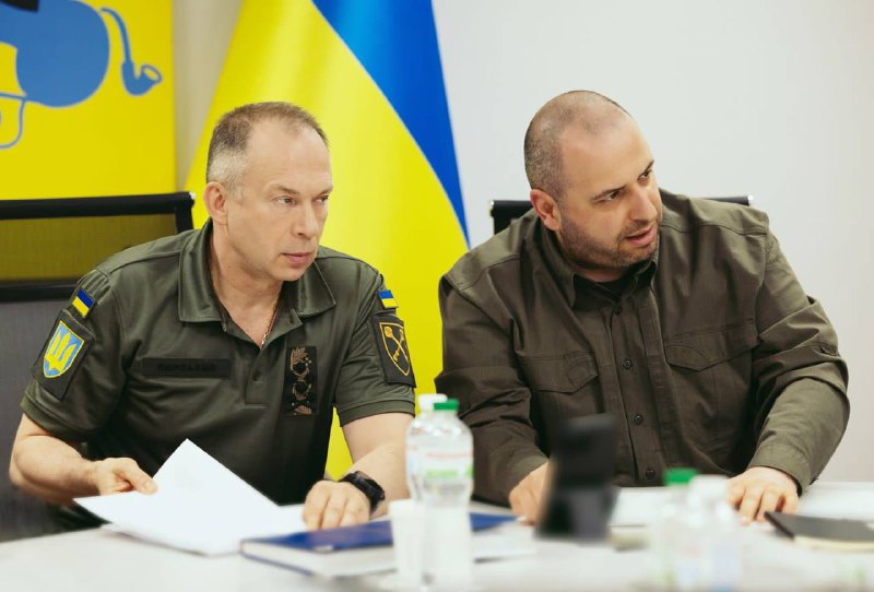 乌克兰武装部队总司令：今天与法国国防部长举行视频通话。法国将派遣教官前往乌克兰训练中心培训乌克兰军队