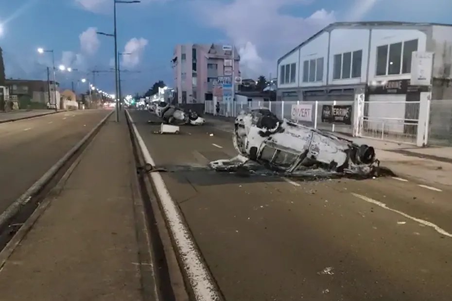 Martinique: In Sainte-Thérèse in Fort-de-Francenn wurden nachts Fahrzeuge und Müll in Brand gesteckt