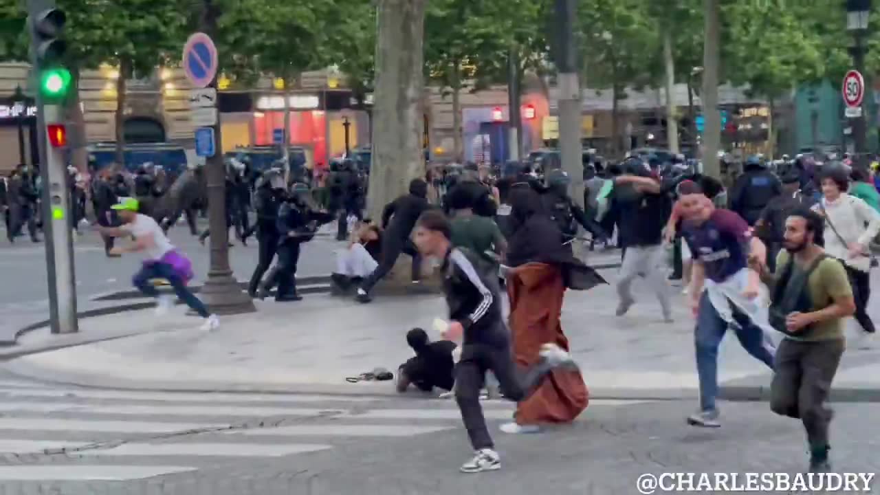 Significant tension on the Champs-Élysées. Law enforcement intervention underway.