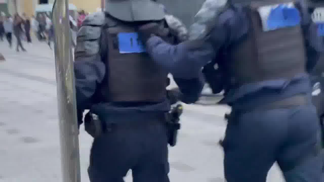 Significant tension on the Champs-Élysées. Law enforcement intervention underway.