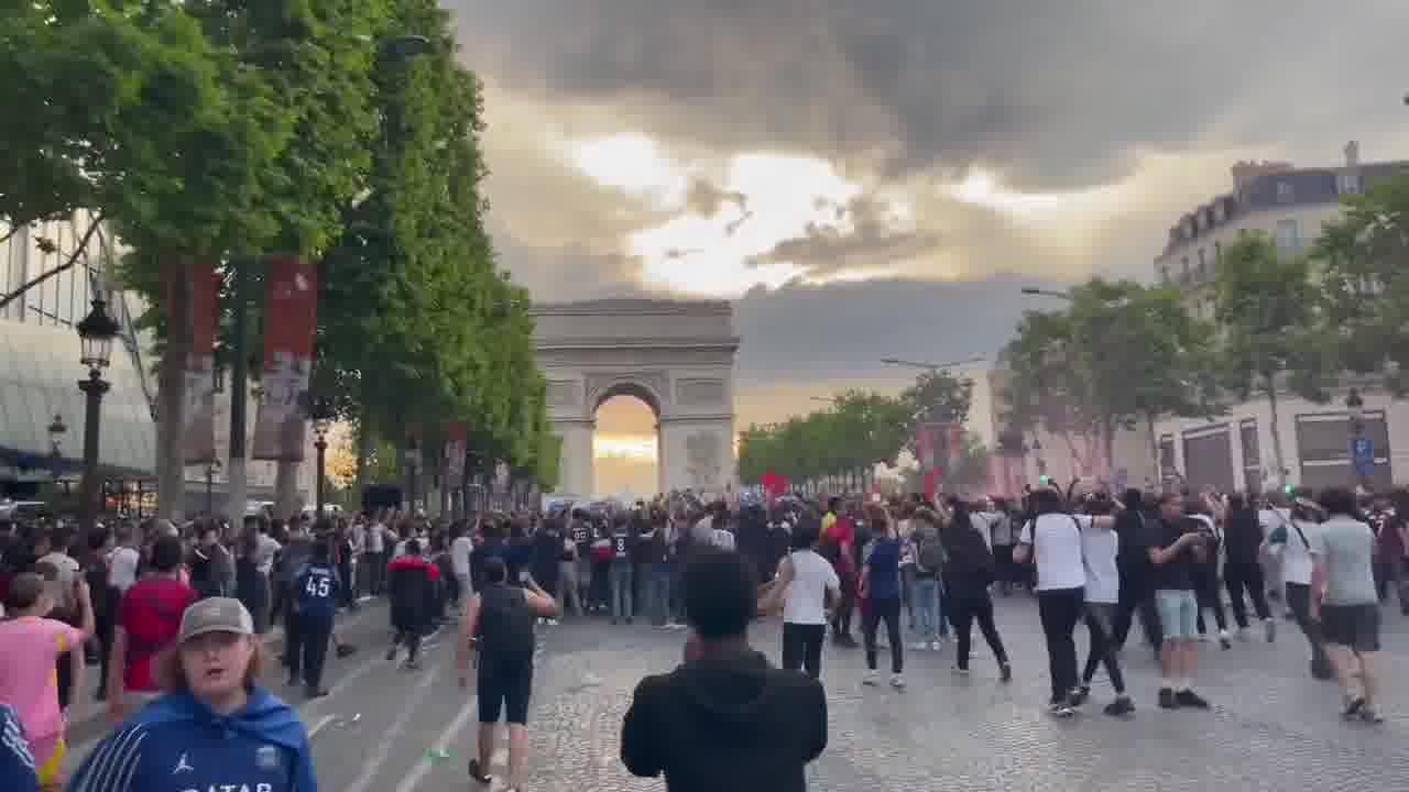 Supporters on the Champs-Élysées after PSG's various goals