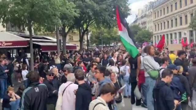 Thousands of people gathered at Place du Châtelet, Gare du Nord and Place de la République before all the processions converged.
