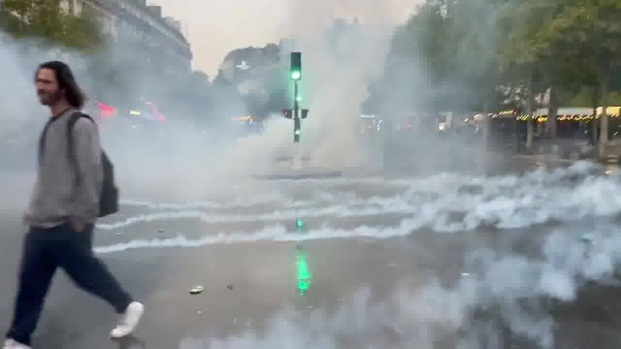 Clashes with police at Place de la République