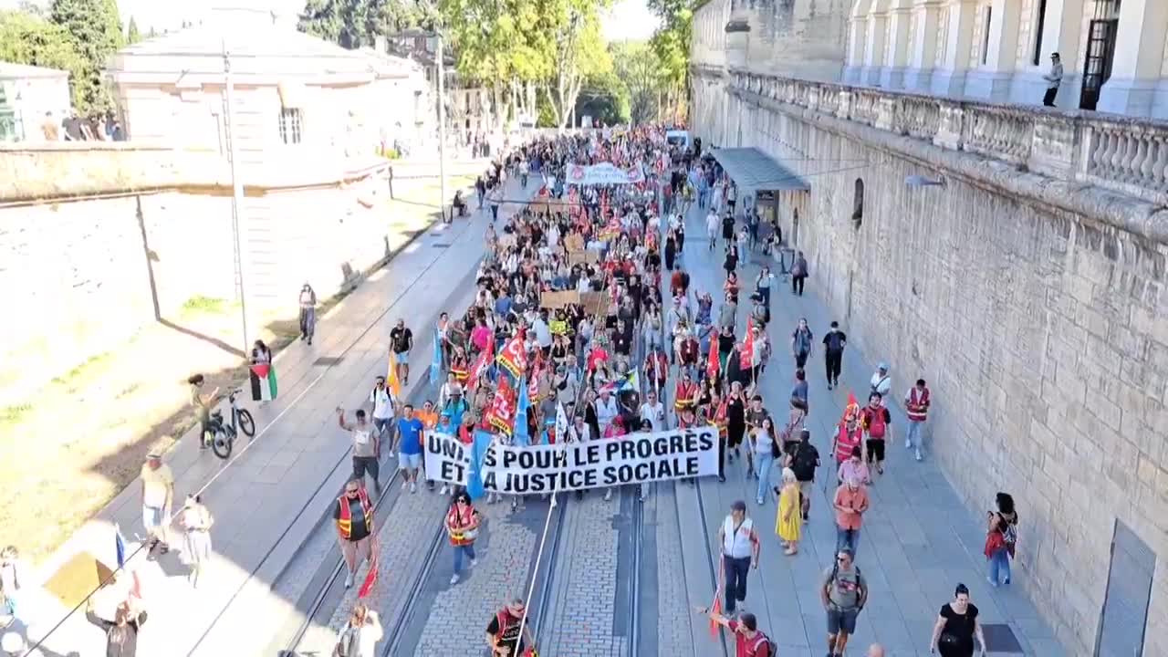 Thousands of people are currently demonstrating in Montpellier for social justice and a rolling strike.