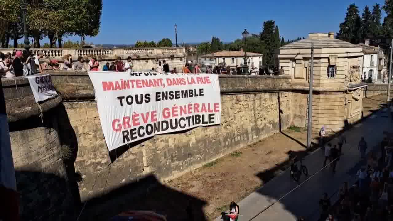 Thousands of people are currently demonstrating in Montpellier for social justice and a rolling strike.