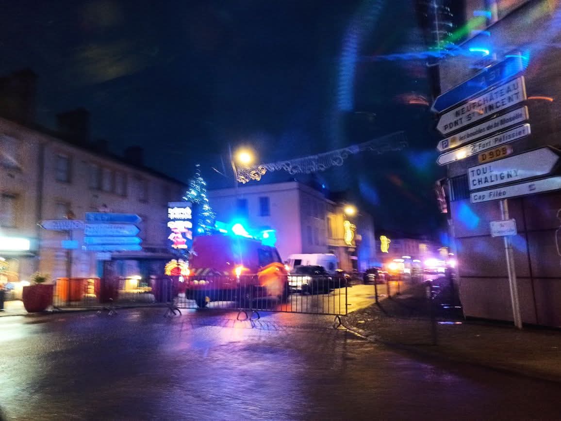 MEURTHE-ET-MOSELLE: At least five dead, including a 16-year-old, and one injured in a building fire in Neuves-Maisons (firefighters)