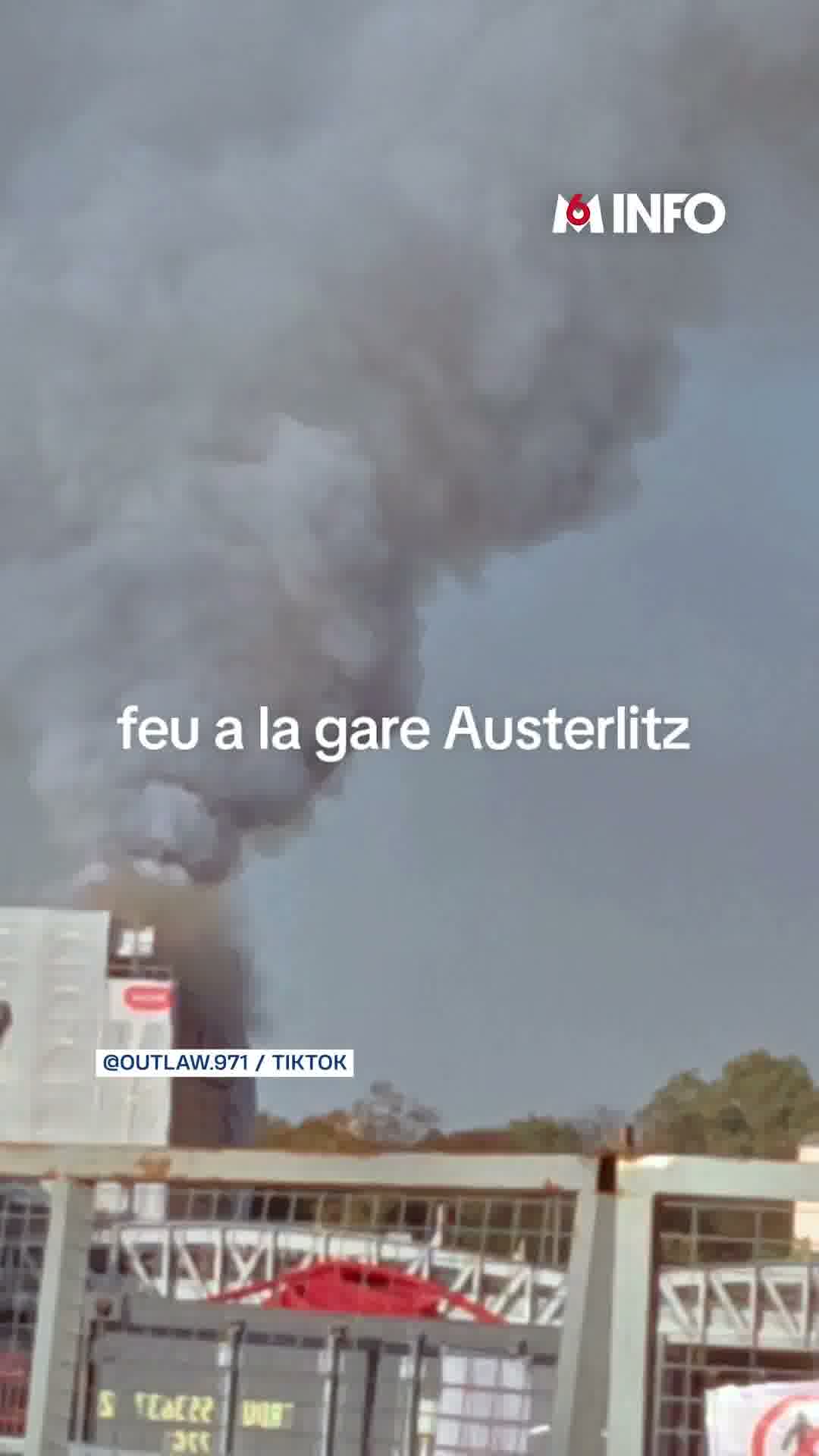 A fire broke out this Wednesday near the Austerlitz train station, in the 13th arrondissement of Paris. A thick plume of smoke is visible above the capital