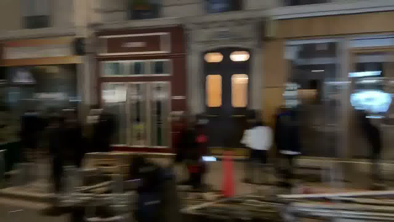 Paris : Attaque du magasin Shinzo, situé rue Étienne Marcel, par des pillards dimanche soir.