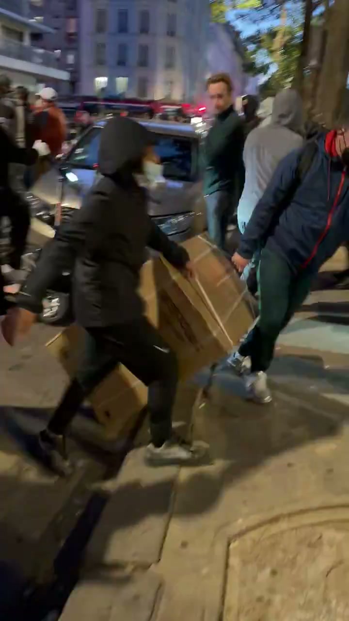Paris : Magasin Darty à Belleville pillé le dimanche soir