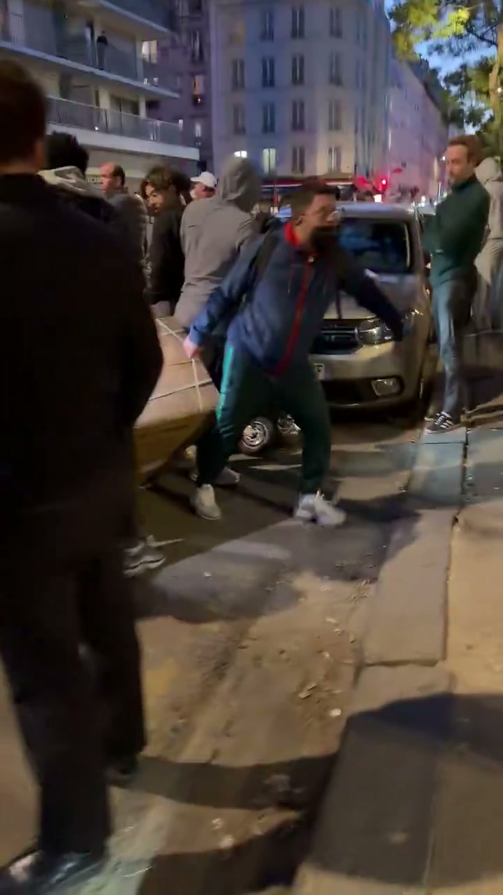 Paris : Magasin Darty à Belleville pillé le dimanche soir
