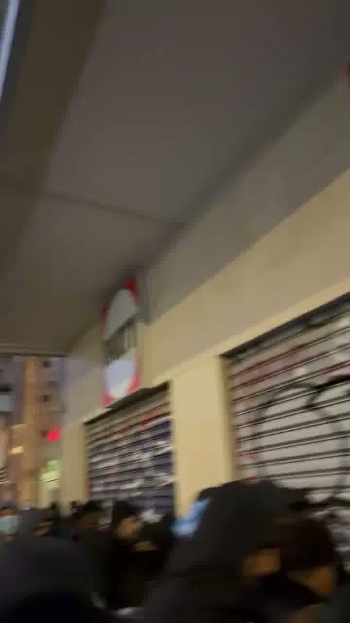 Paris : Magasin Darty à Belleville pillé le dimanche soir
